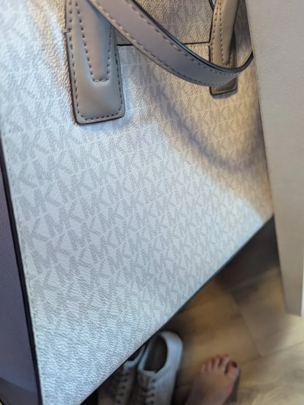 Michael Kors set large bag wristlet and leather conditioning set